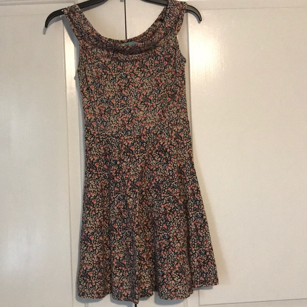 Dress with hanging collar